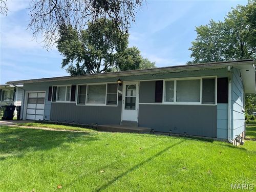 130 Dauphin Ln, Florissant, MO, 63033-5926 | Card Image