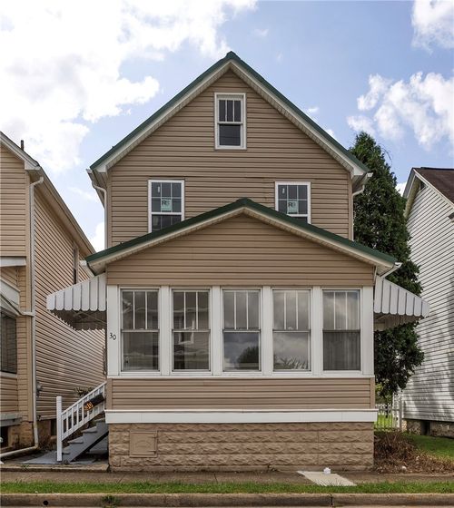 30 Avenue B, Latrobe, PA, 15650-3207 | Card Image