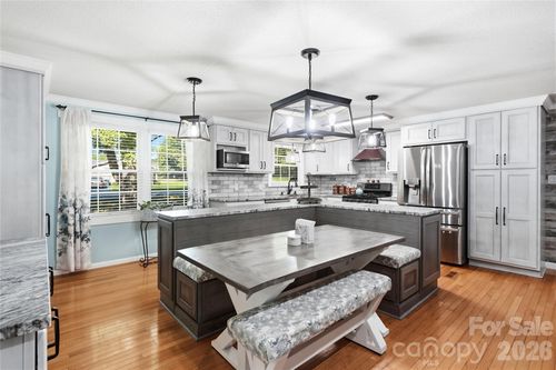 1690 26th St Ne, Hickory, NC, 28601-3162 | Card Image