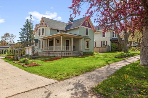 319 South St, Woodstock, IL, 60098-3746 | Card Image