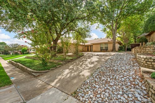 1700 Saxon Dr, Bedford, TX, 76021-3407 | Card Image