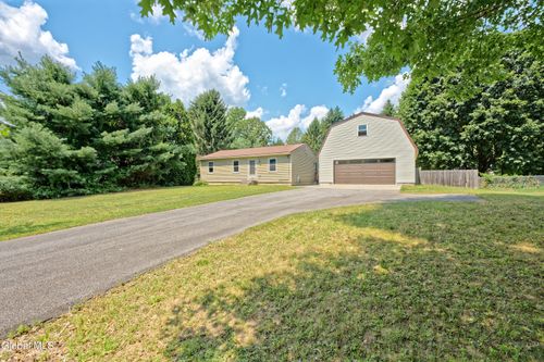 4 Farmington Ave, Wilton, NY, 12831-1800 | Card Image