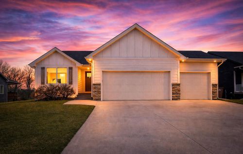 605 E Vista Lake Ave, Polk City, IA, 50226-3403 | Card Image