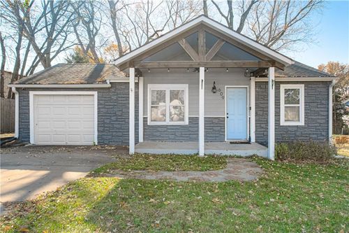 609 76th Ter, Gladstone, MO, 64118-1710 | Card Image