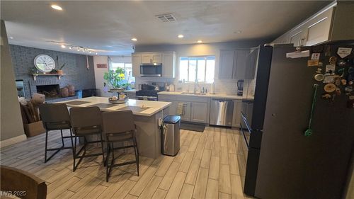 3720 Antigua Ave, Las Vegas, NV, 89121-3562 | Card Image