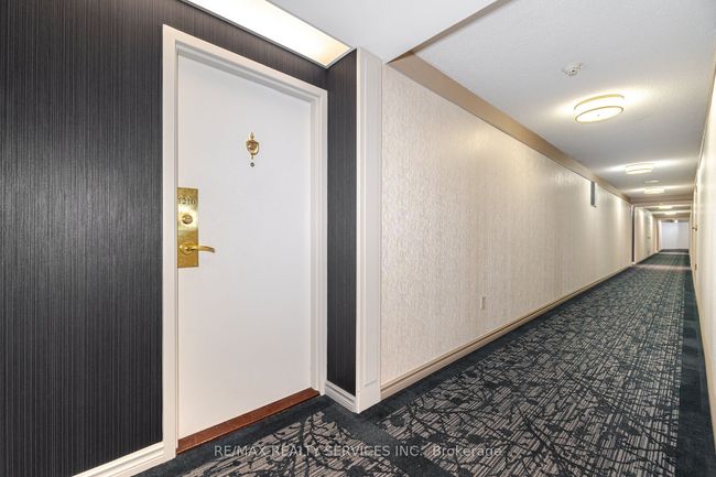 1210 - 20 Cherrytree Dr, Condo with 3 bedrooms, 2 bathrooms and null parking in Brampton ON | Image 8