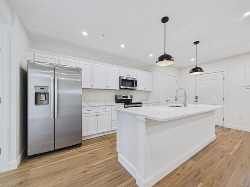 206-1 Pleasant St, Cohasset, MA, 02025-1713 | Card Image