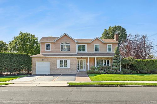 82 Lakeview Ave, Rockville Centre, NY, 11570-2815 | Card Image