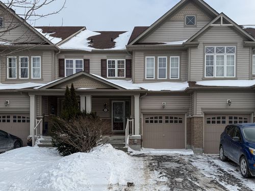 41 Stanhope St, Whitby, ON, L1N0H2 | Card Image