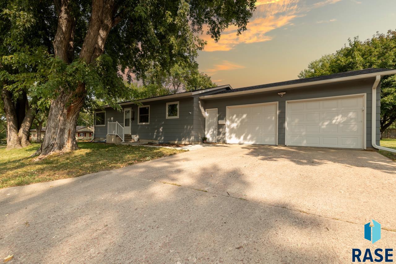 Ladelle Ave, Dell Rapids, SD 57022