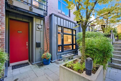 2761 Guelph St, Vancouver, BC, V5T3P6 | Card Image