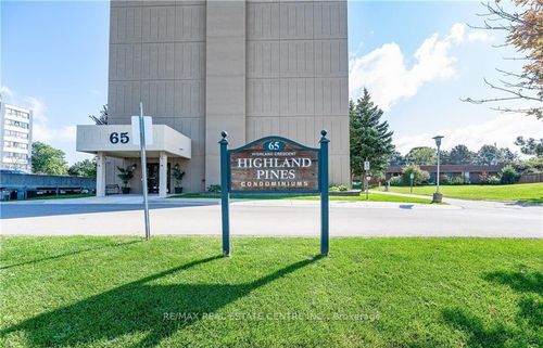 804-65 Highland Cres, Kitchener, ON, N2M5M8 | Card Image