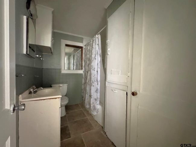 815 Bert St, House other with 5 bedrooms, 2 bathrooms and null parking in Daingerfield TX | Image 8