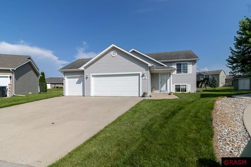 109 Olympic Ct, Mankato, MN, 56001-8757 | Card Image