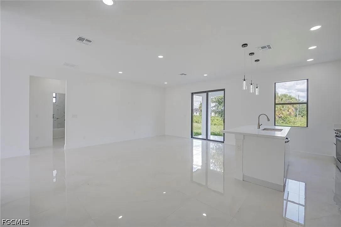 Residential Lease in Lehigh Acres 3