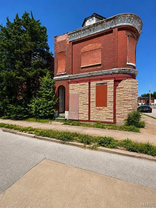 1927 Annie Malone Drive, St Louis, MO, 63113 | Card Image
