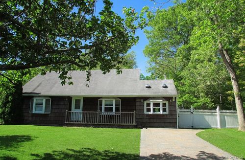 49 Highview Ln, Ridge, NY, 11961-2126 | Card Image