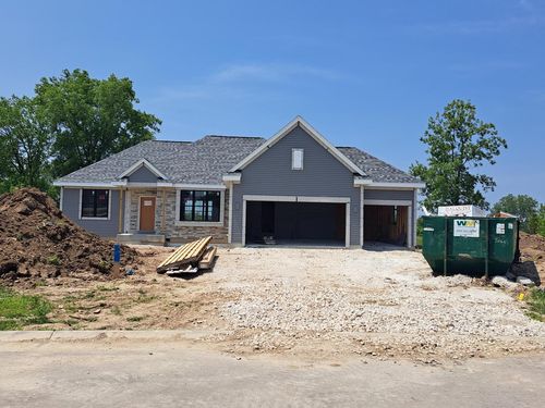 W251N2371 Valleyview Circle, Pewaukee, WI, 53072 | Card Image