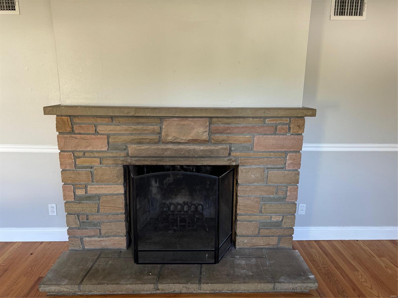 Mercury Dr, Florissant, MO 63031