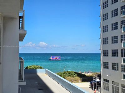 406 - 6969 Collins Ave, Condo with 1 bedrooms, 1 bathrooms and null parking in Miami Beach FL | Image 2