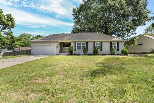 9503 Grandview St, Overland Park, KS, 66212-5046 | Card Image
