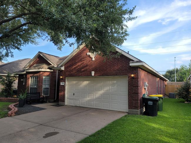 3214 Worthington Dr, House other with 3 bedrooms, 2 bathrooms and 2 parking in Pearland TX | Image 4