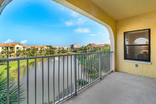 APT-401 - 300 Uno Lago Dr, Condo with 3 bedrooms, 2 bathrooms and null parking in Juno Beach FL | Image 28