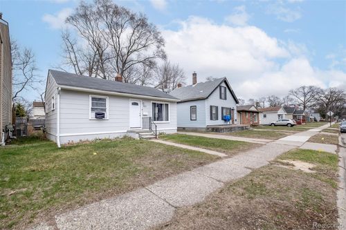 957 E Meyers Ave, Hazel Park, MI, 48030-2133 | Card Image