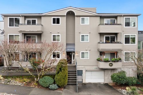 31-3926 1st Ave Ne, Seattle, WA, 98105-6837 | Card Image