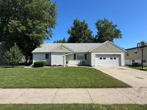 317 Clary St, Worthington, MN, 56187-1561 | Card Image