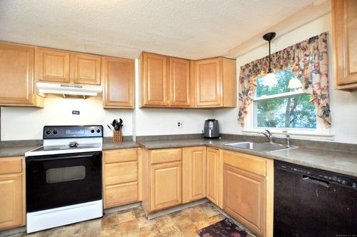 9 Eleanor Rd, Enfield, CT, 06082-2400 | Card Image