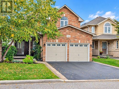 1302 Renfield Dr, Burlington, ON, L7M4Z3 | Card Image