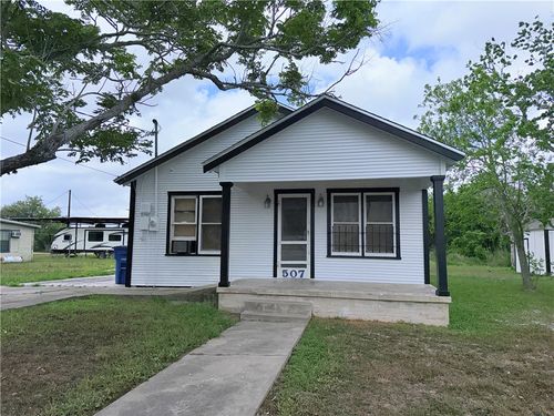 507 Commons St, Refugio, TX, 78377-3507 | Card Image
