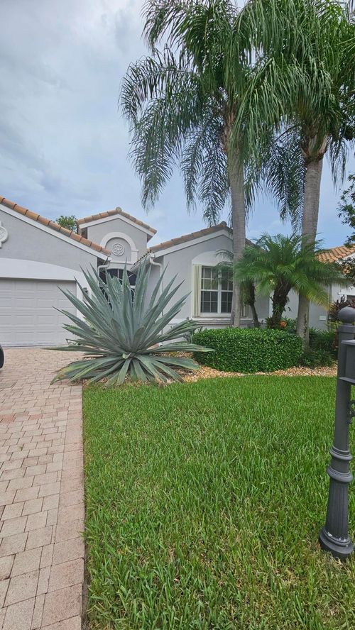 9269 Vercelli St, Lake Worth, FL, 33467-5211 | Card Image