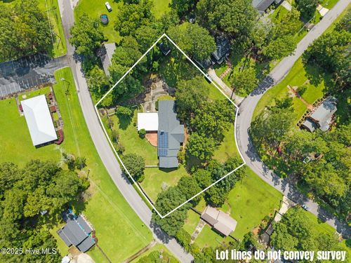 518 Edgewood Cir, Whiteville, NC, 28472-3607 | Card Image