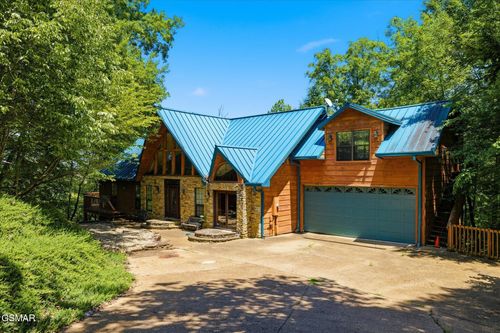 201 Clear Point Ln, Pigeon Forge, TN, 37863-6213 | Card Image