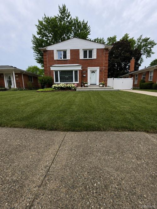 31159 Kelly Rd, Fraser, MI, 48026-2487 | Card Image