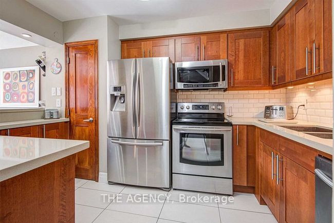 93 - 93 Foster Cres, Condo with 3 bedrooms, 2 bathrooms and 1 parking in Brampton ON | Image 7