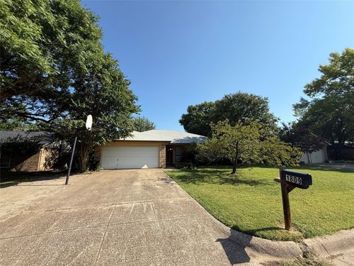 1809 Prince Dr, Benbrook, TX, 76126-3907 | Card Image