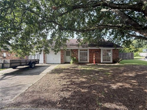 111 Heritage Cir, Slidell, LA, 70458-1206 | Card Image