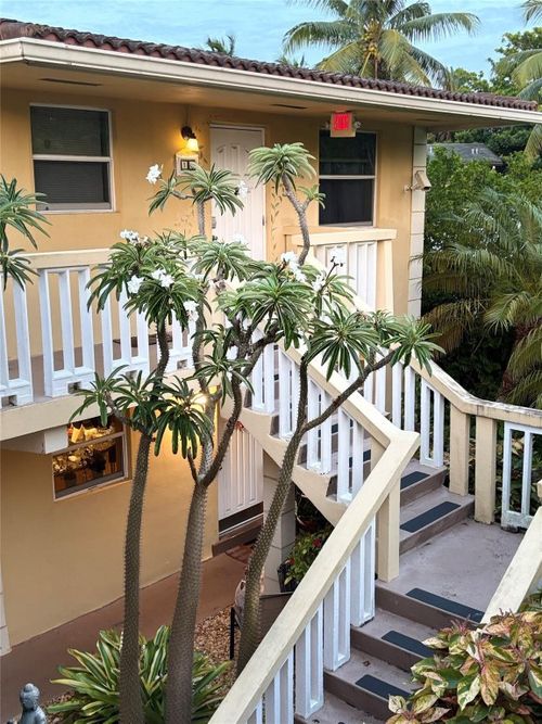 6-811 Ne 14th Pl, Fort Lauderdale, FL, 33304-1236 | Card Image