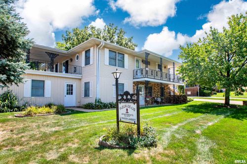 203-201-203 S Market St, Washington, IL, 61571-2528 | Card Image