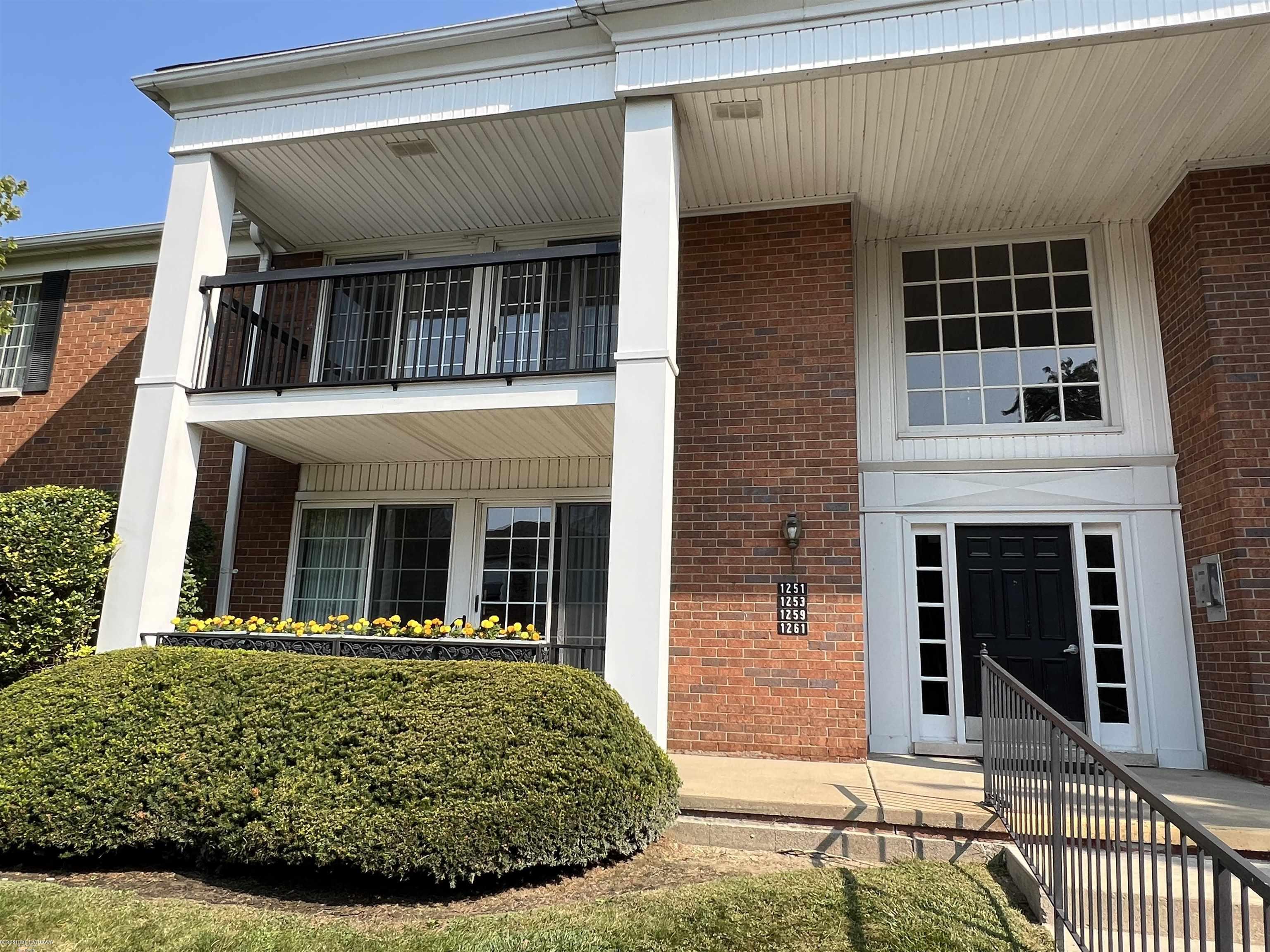 Woodbridge St, Saint Clair Shores, MI 48080