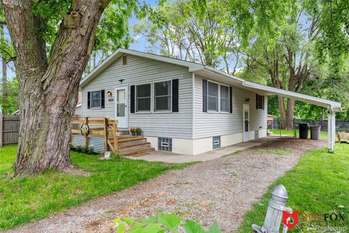3037 Shaw St, Burton, MI, 48529-1031 | Card Image