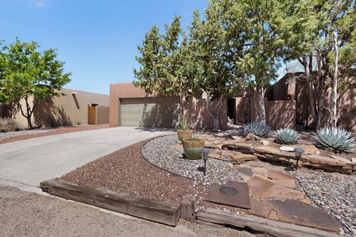 611 Camino Espanol Nw, Albuquerque, NM, 87107-5816 | Card Image