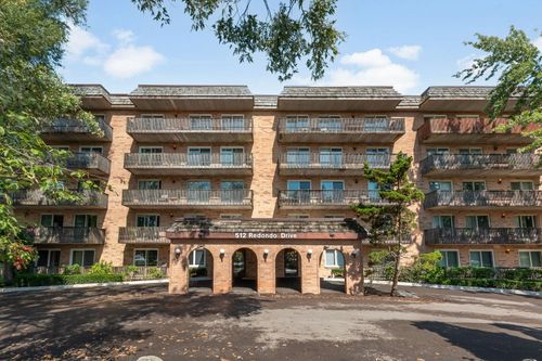apt-512-512 Redondo Dr, Downers Grove, IL, 60516-4584 | Card Image