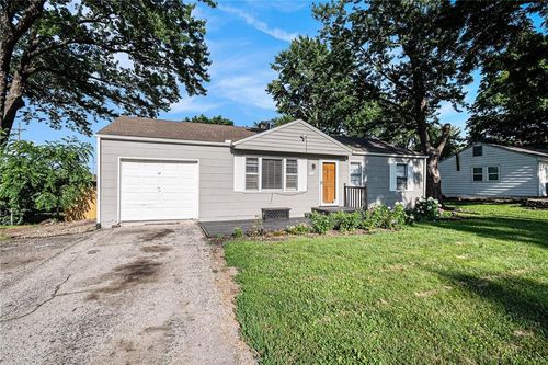 11803 Lawndale Ave, Kansas City, MO, 64137-2711 | Card Image