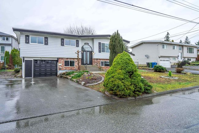 2074 Majestic Crescent, House other with 5 bedrooms, 2 bathrooms and 5 parking in Abbotsford BC | Image 1