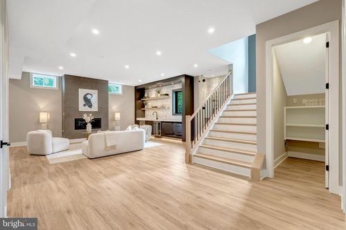 7400 Churchill Rd, MCLEAN, VA, 22101-2006 | Card Image