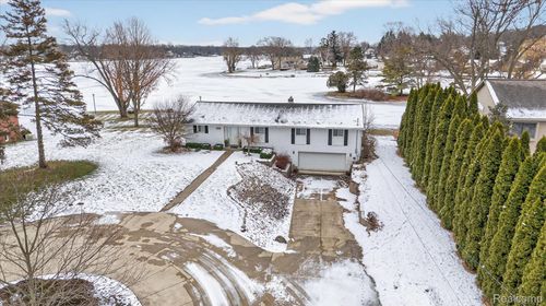 5124 Driftwood Dr, Commerce Township, MI, 48382-1320 | Card Image